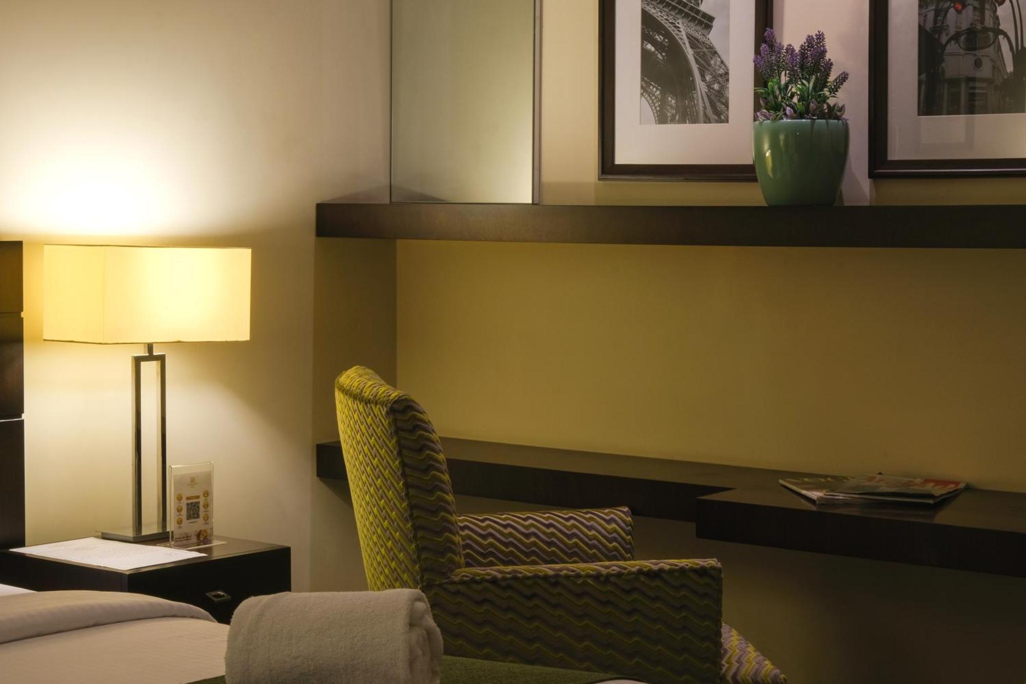The Parisian Hotel ベイルート エクステリア 写真