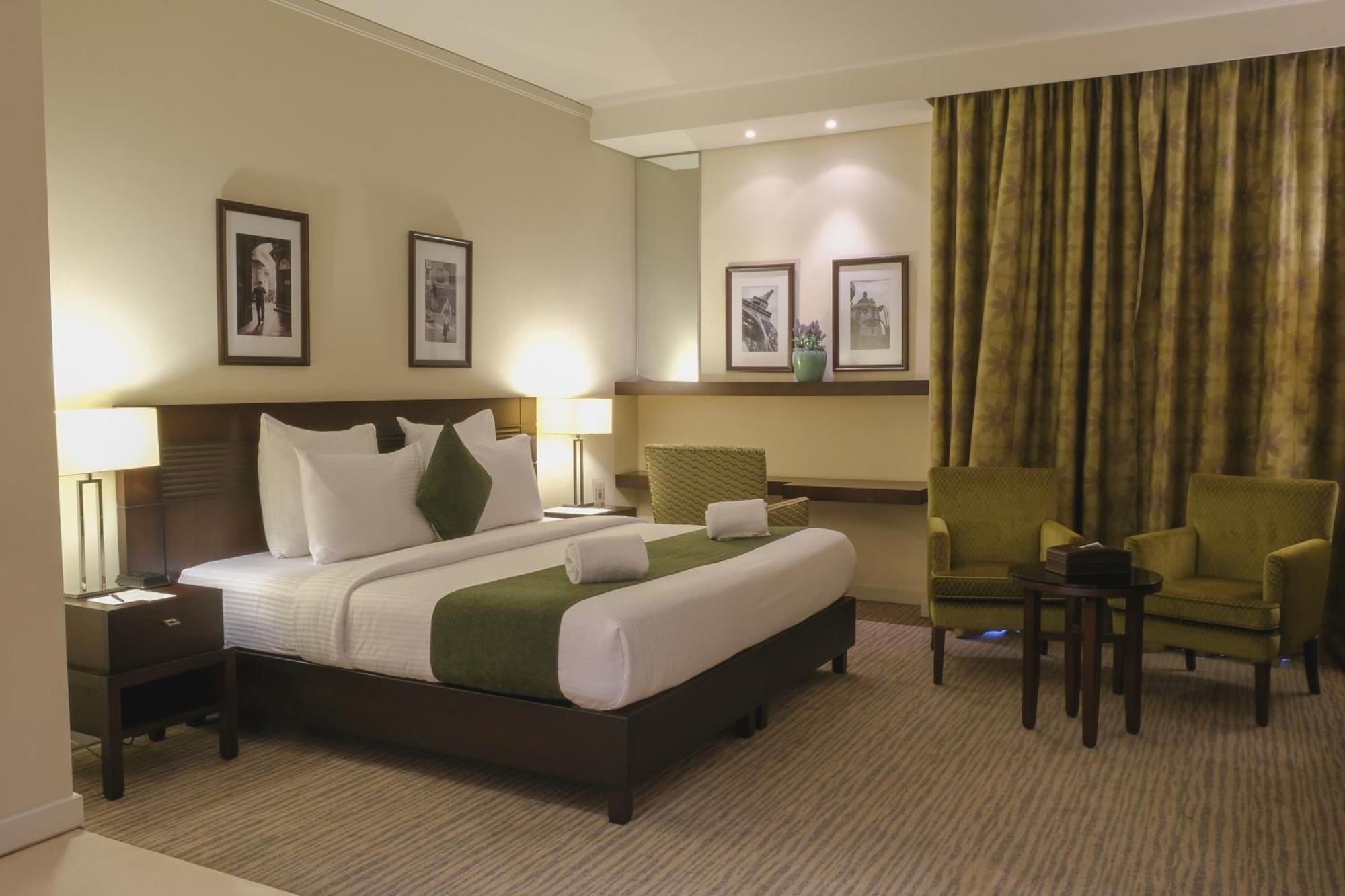 The Parisian Hotel ベイルート エクステリア 写真