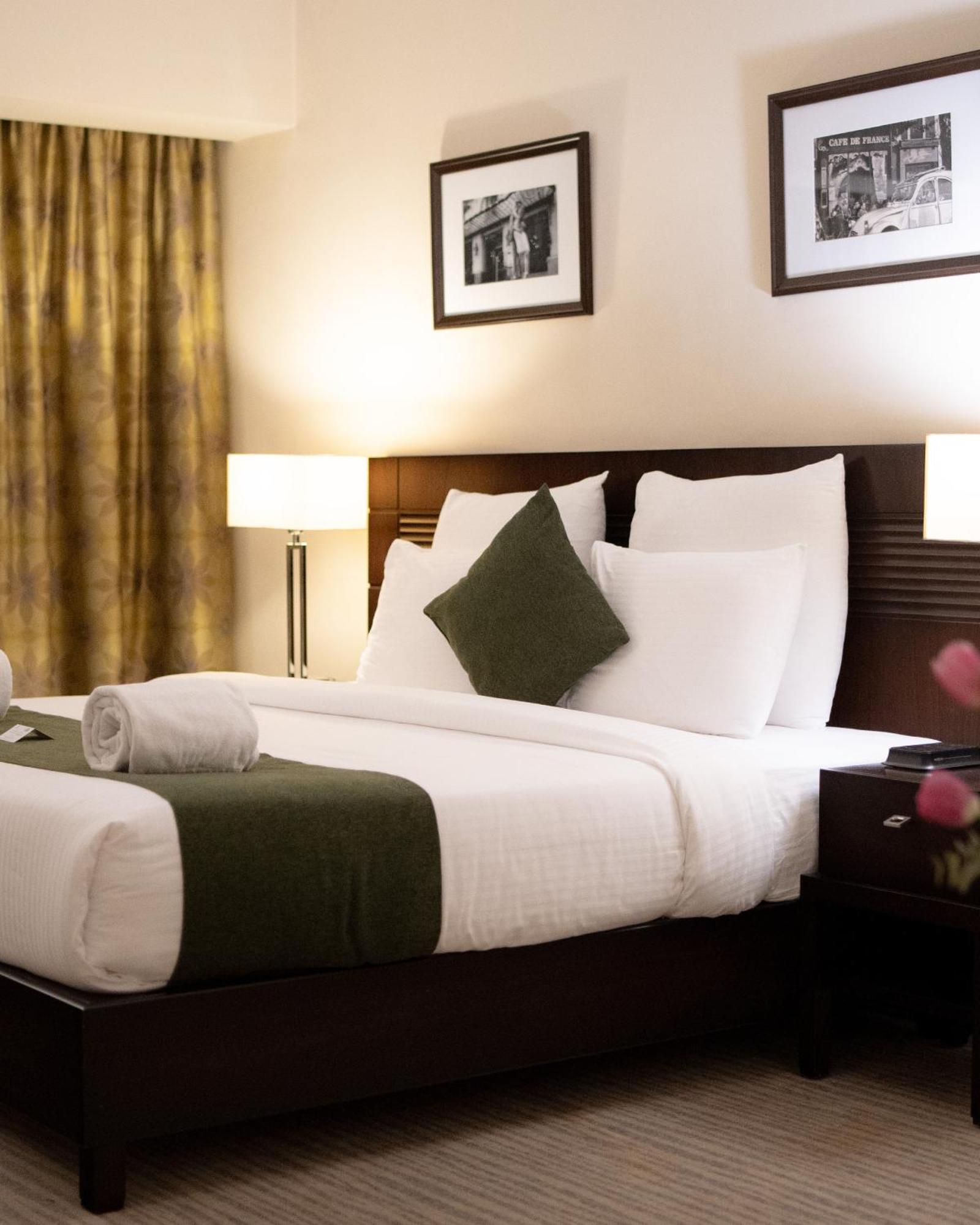 The Parisian Hotel ベイルート エクステリア 写真