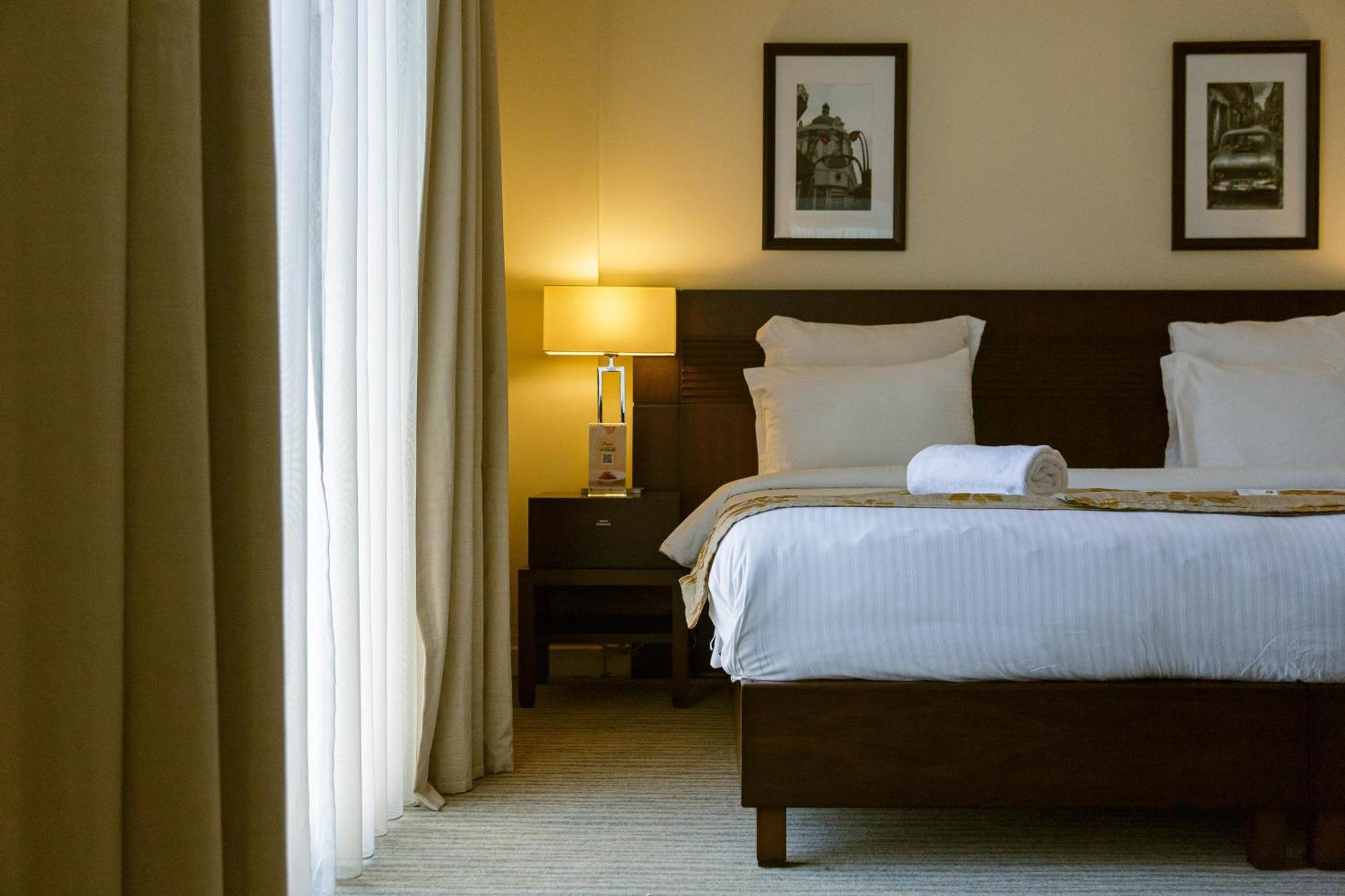 The Parisian Hotel ベイルート エクステリア 写真